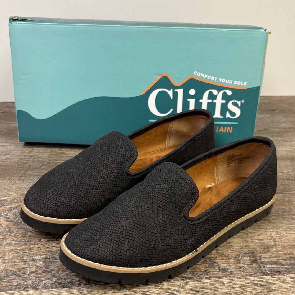 🖤 Cliffs by White Mountain “Dallis” Slip-On Loafers (Size 6M)